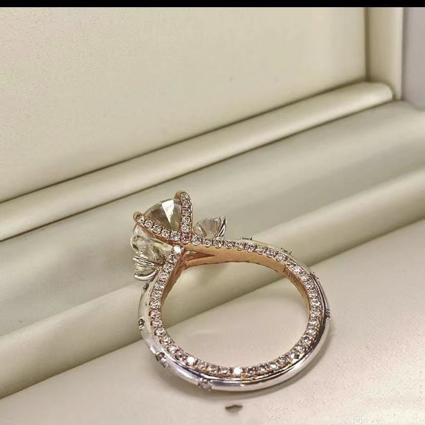 Three-Life Stone Moissanite Women's Ring Curren