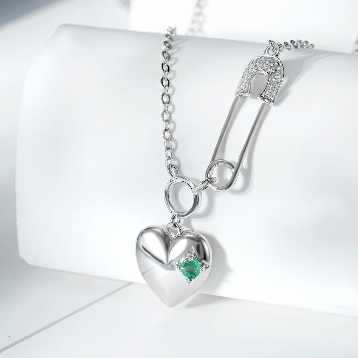 Cool Necklace Women's Fashion S925 Silver Emerald Heart Pendant Paper Clip Curren