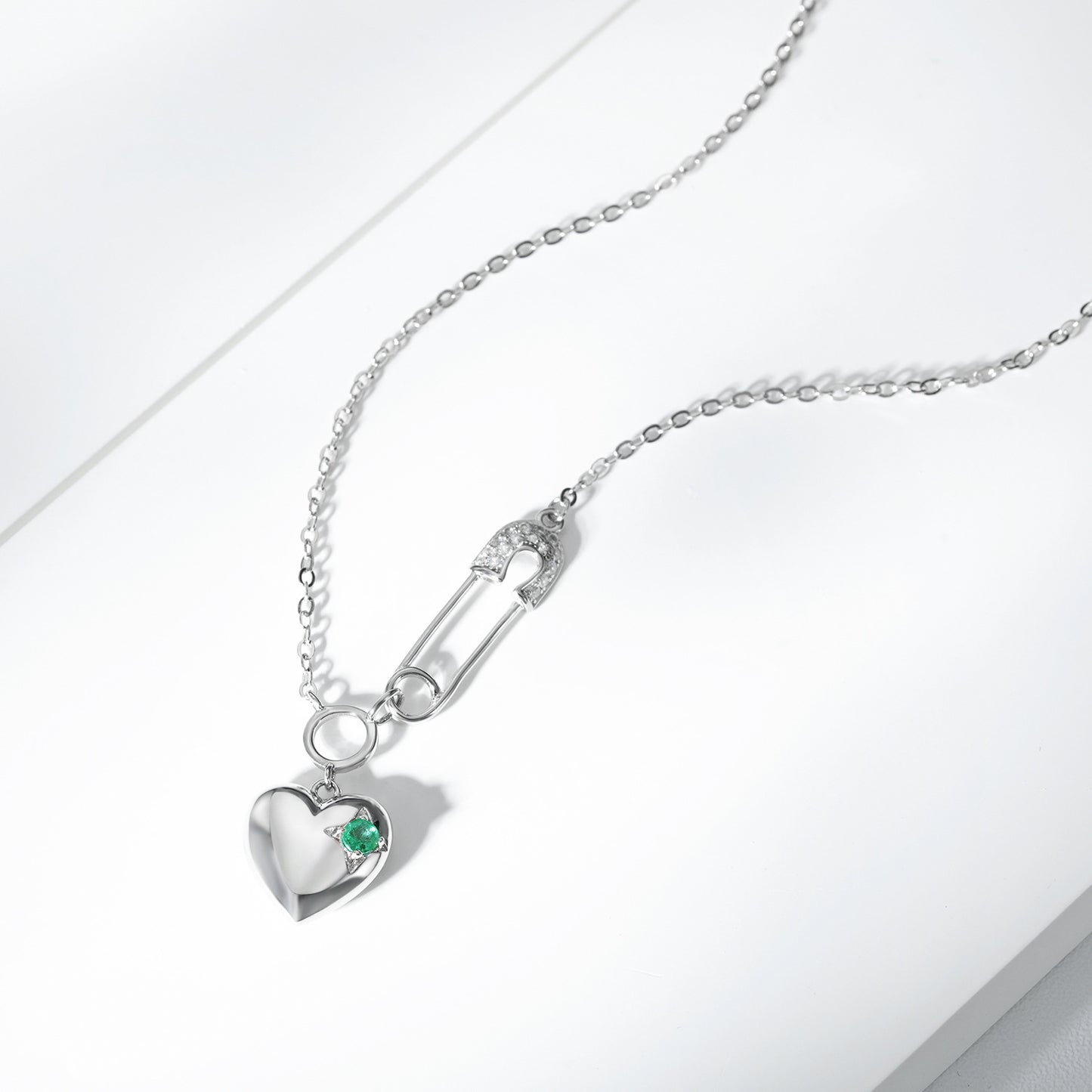 Cool Necklace Women's Fashion S925 Silver Emerald Heart Pendant Paper Clip Curren